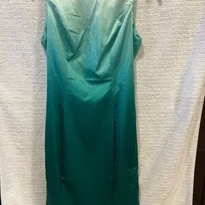 VENUS | Dresses | Venus Emerald Green Midi Dress | Poshmark